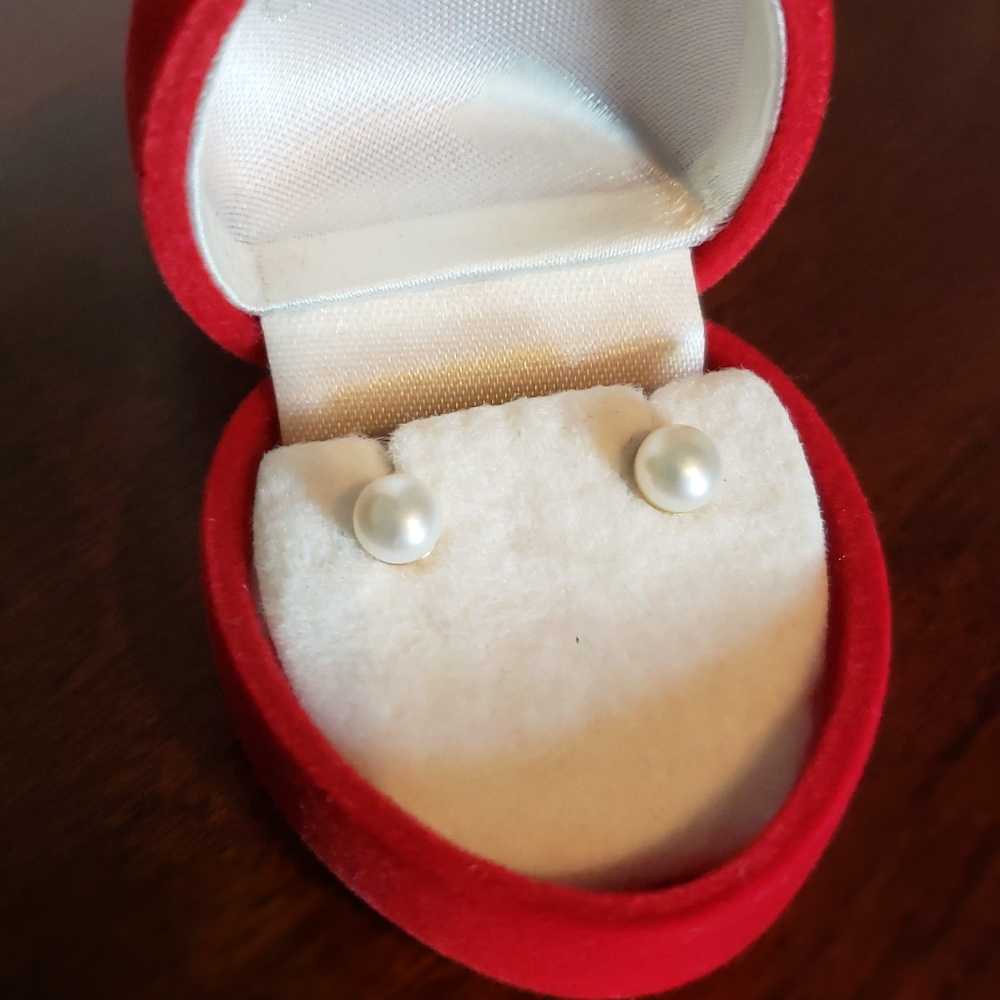 Never Worn - Pearl Stud Earrings